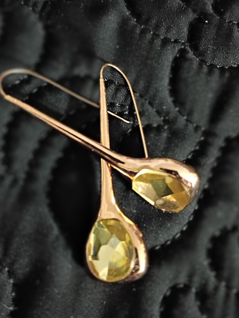 ROBERT LEE MORRIS DROP EARRINGS CITRON COLOR